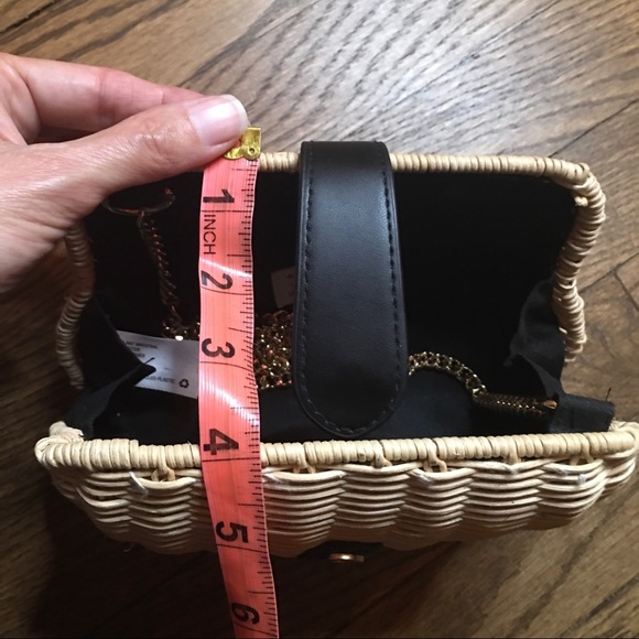 Wicker Clam Shell Purse - Picture 13 of 16